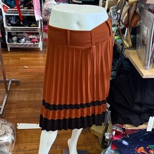 Chic A-Line Pleated Skirt in Brown and Black